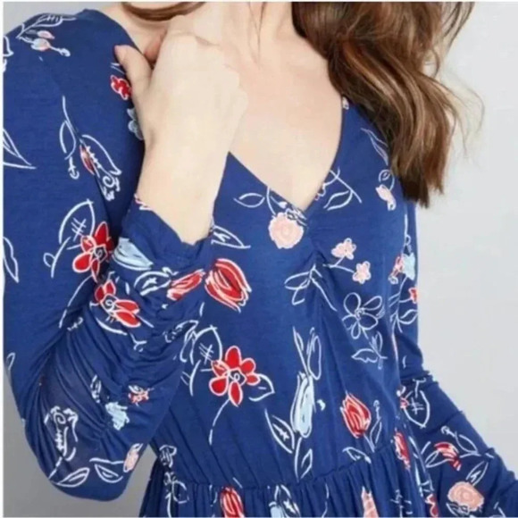 MODCLOTH Comfortably Curious Ruched Sleeve V-Neck Jersey Dress Blue Size Small - Picture 2 of 8